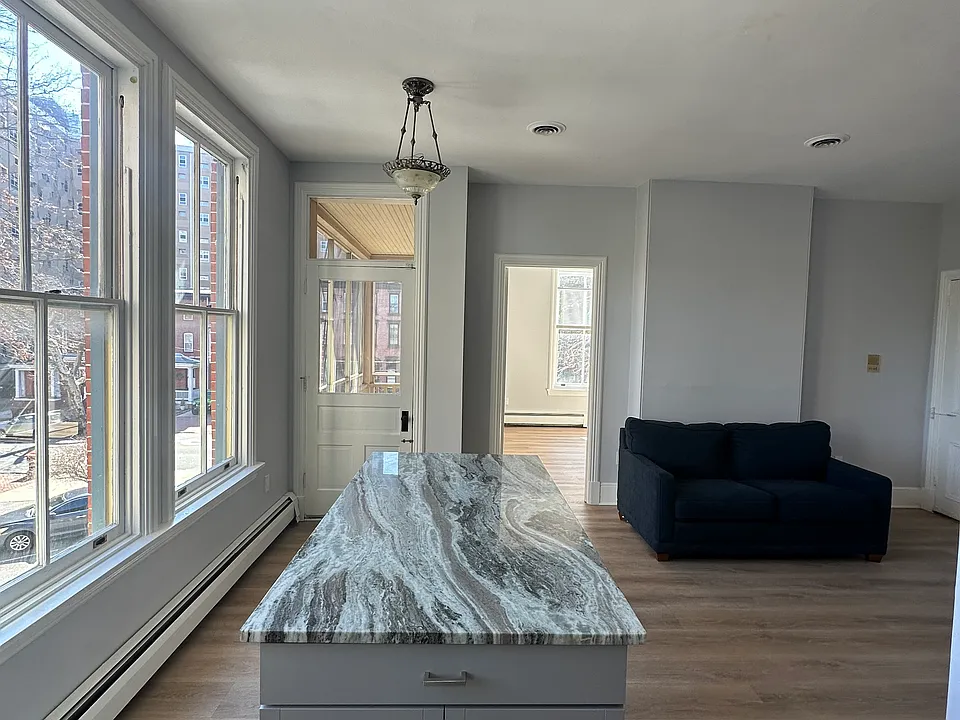 1211 Delaware Ave #203
