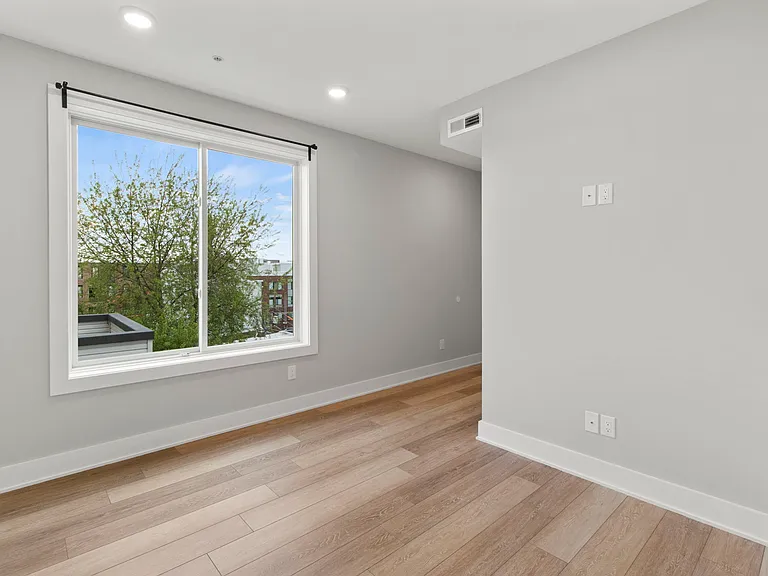 2624 Trenton Ave #307 — Photo 21