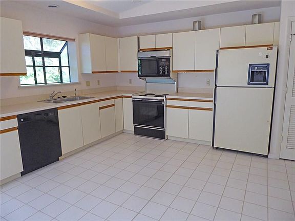 4th image of 2744 SW Willowood Cir