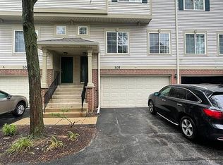 105 Monarch Dr UNIT 23L, Streamwood, IL 60107