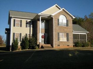 2746 6th Ave NE, Hickory, NC 28601