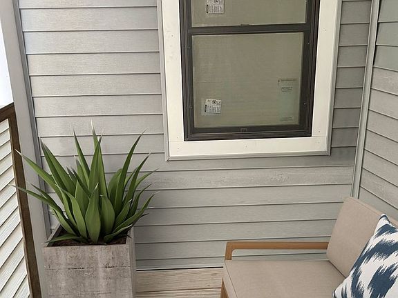 5th image of 258 W Broadway #4