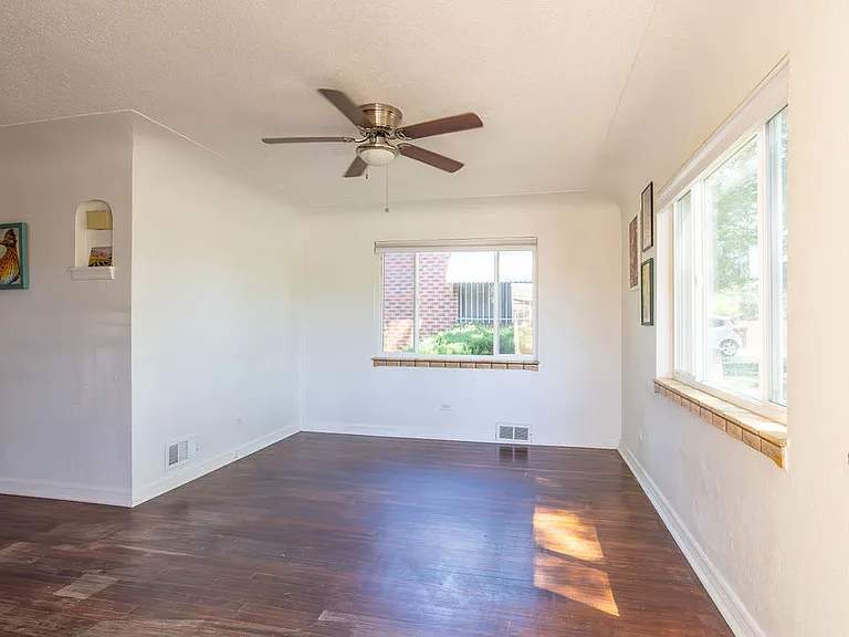 2233 Poplar St — Photo 2