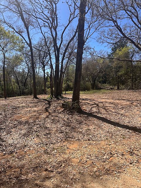 1st image of 4 Lakeview Dr