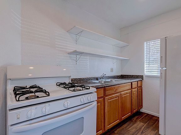 3rd image of 401 E Merlayne Dr APT 1A
