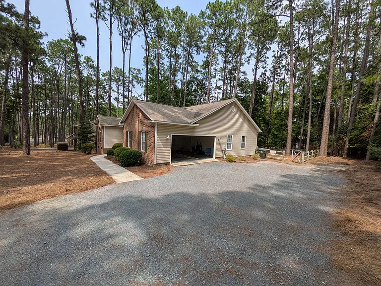 475 Crestview Rd — Photo 45