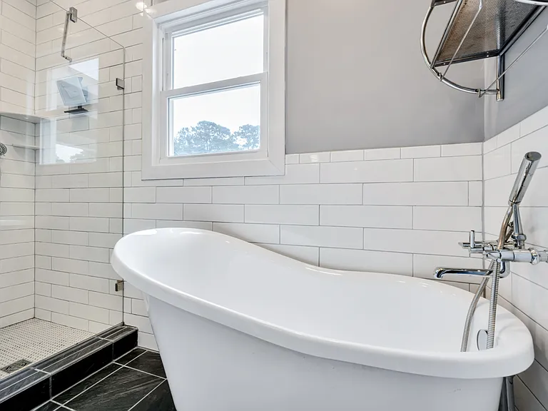 220 E Randall Ave — Photo 16