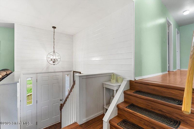 3rd image of 32 Kinder Drive