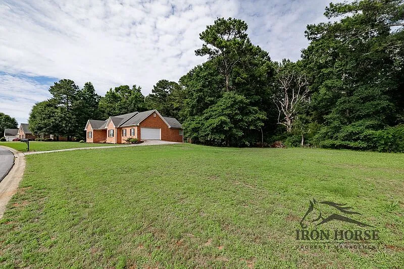 3 bed, 2.0 bath, $2,000 — Photo 4