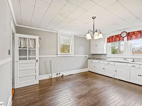 5th image of 101 Kirksey Dr W