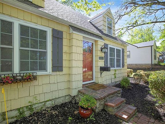 5th image of 5831 Woodward St