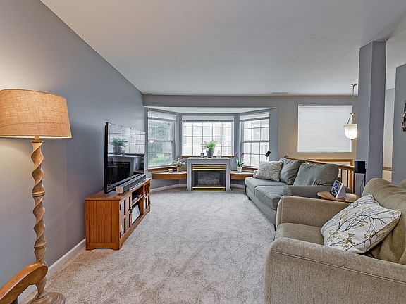 5th image of 611 Hidden Creek Ln