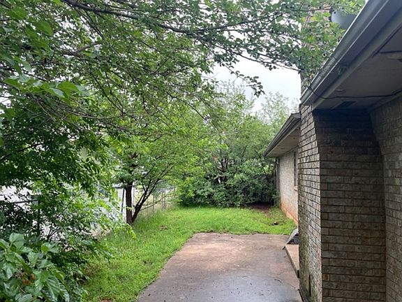 2nd image of 1021 Crown Dr