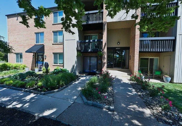 Lakewood Hills Apartments and Townhomes — Photo 32