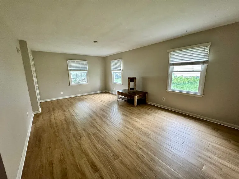 1006 N 49th Ave — Photo 31