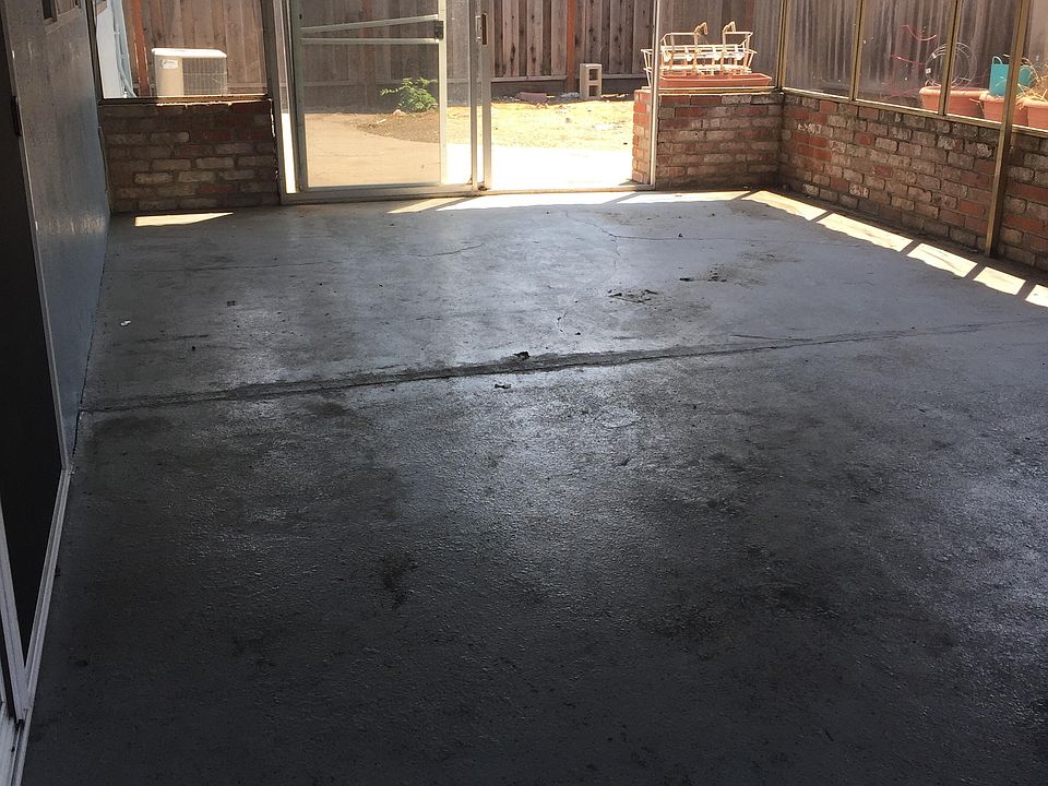 2nd image of 43261 Montrose Ave
