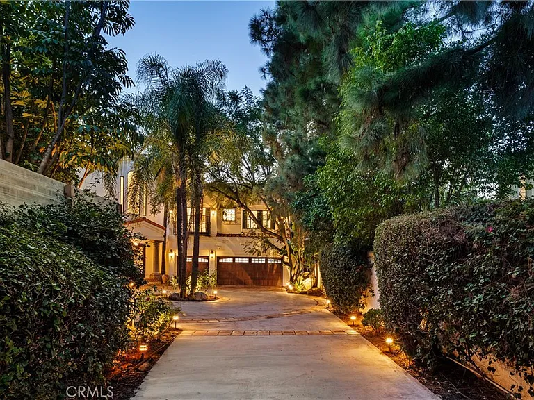 4909 Woodley Ave — Photo 36