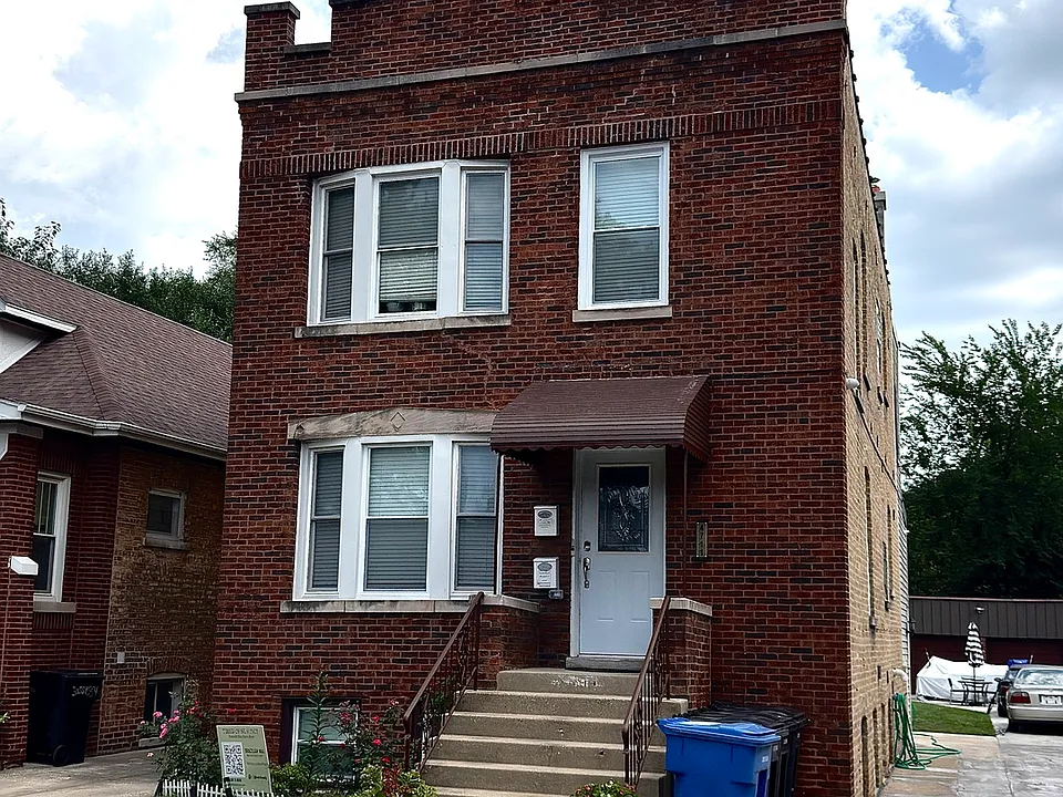 4711 N Kenton Ave #1