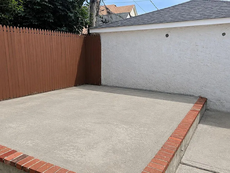 465 Magnolia Blvd — Photo 9