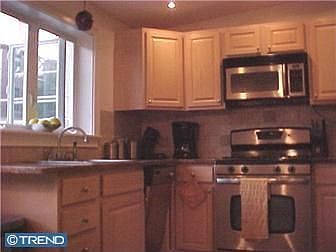 3rd image of 1122 E Moyamensing Ave