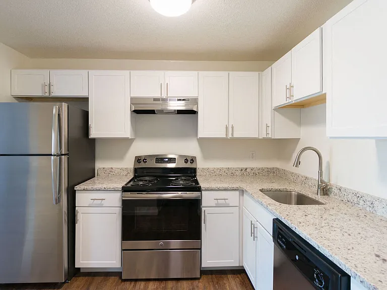 South Winds Apartments — Photo 29