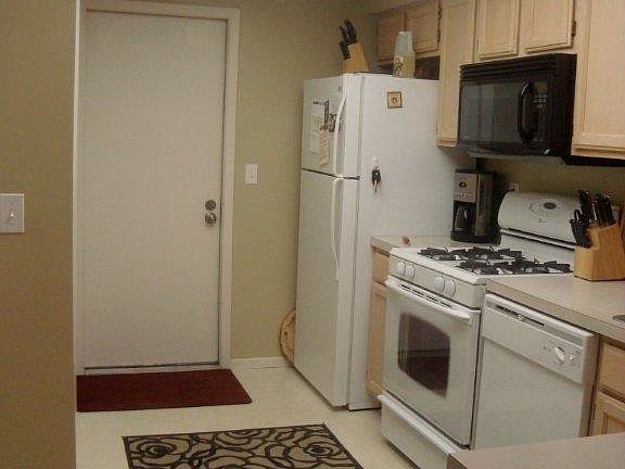 4th image of 386 Villa Oaks Ln