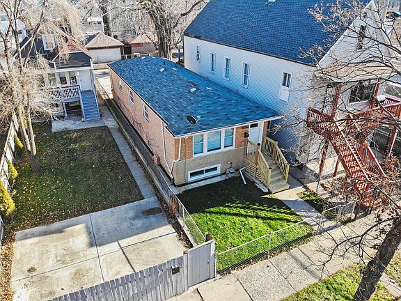 2nd image of 5043 S Hoyne Ave