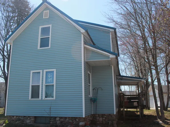 801 Mackinaw Ave, Cheboygan, MI 49721