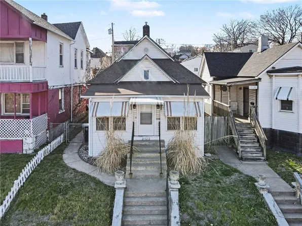 2122 Summit St, Kansas City, MO 64108