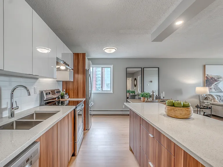 930 15th Ave SW — Photo 4
