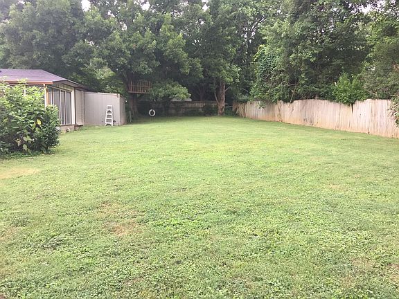4th image of 4924 Monterey Dr