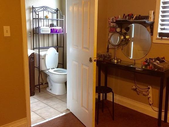 4th image of 16700 Lewis Cir
