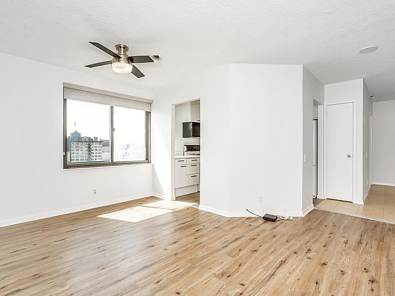 3rd image of 10 Cottage Pl APT 9E