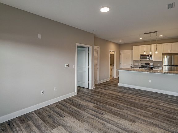 5th image of 1510 Bainbridge St #108