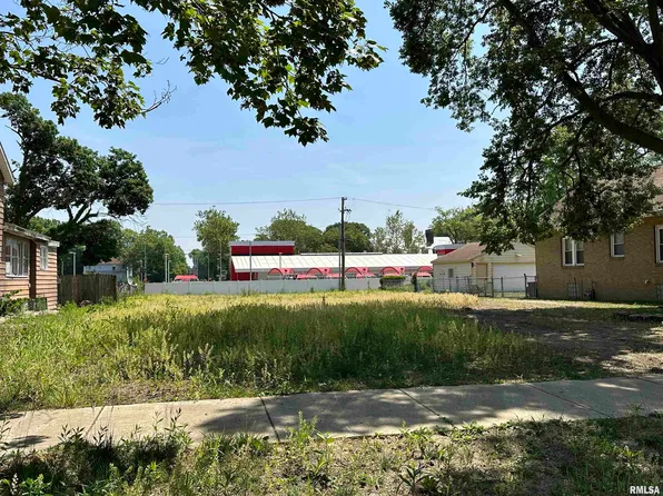 2206 N Linn St, Peoria, IL 61604