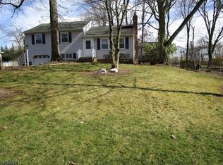 26 Locust Dr, Morris Plains, NJ 07950