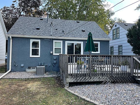 3rd image of 841 19th Ave SE