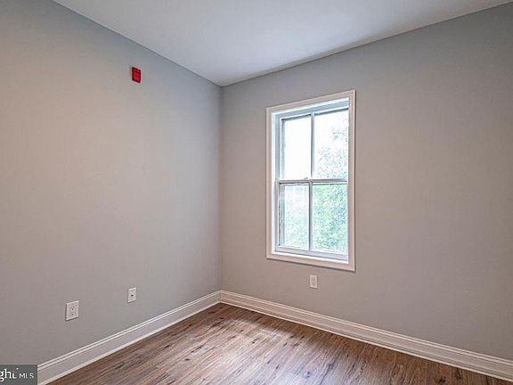 5th image of 2037 Mount Vernon St #3R