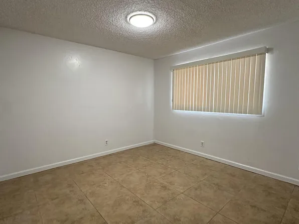 College Garden, 2600 Haley St, Bakersfield, CA 93305