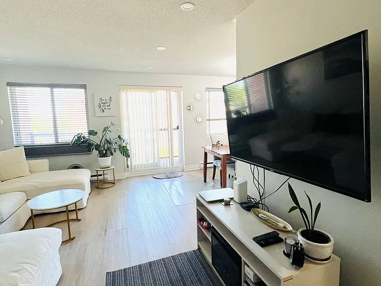 131 Taunton Rd E #409 — Photo 7
