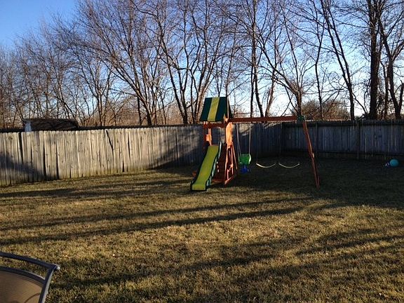 Play set does not stay.