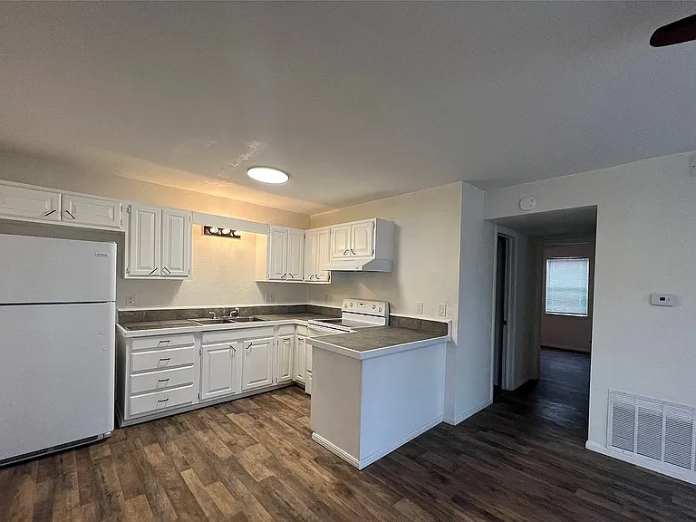 503 W Allen 5/b #5 — Photo 5