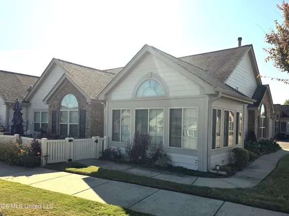 8699 Parkview Oaks Cir, Olive Branch, MS 38654