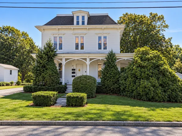 30 School St #1, Mystic, CT 06355