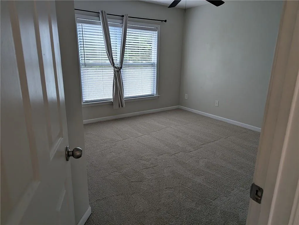 4 bed, 2.5 bath, 3062 sqft, $2,800 — Photo 4