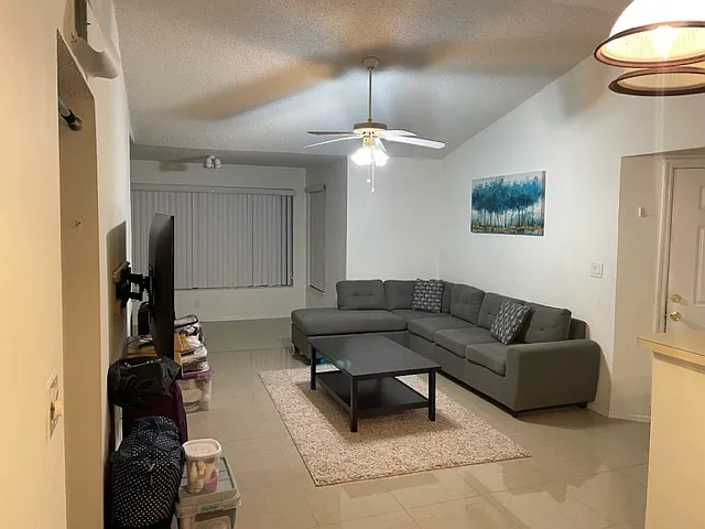 1 bed, 900 sqft, $1,999 — Photo 3