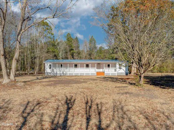 2752 Penderlea Highway, Burgaw, NC 28425