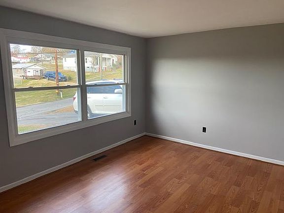 3rd image of 413 Rogers Ave