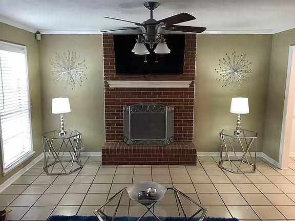 4th image of 12 Greenwing Ct