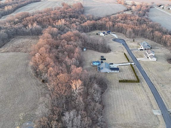 3rd image of S Deer Trail Rd